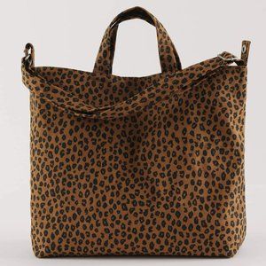 Baggu Horizontal Duck Bag in Nutmeg Leopard Print